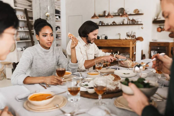Hadir Sepenuhnya di Meja Makan